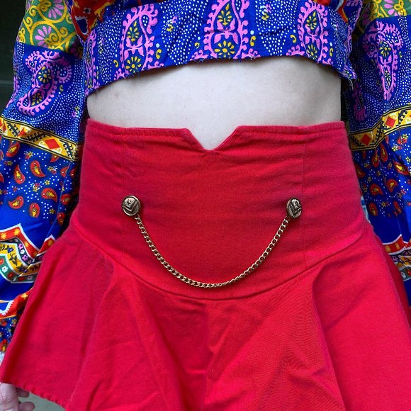 Vintage 1980s Red Cotton High Waist Skirt with Ruffle Detail and Gold Chain - Picture 5 of 10